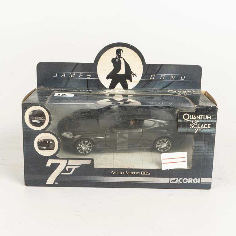 Auto Aston Martin DB5 de la película de James Bond Quantum of Solace escala 1/36 colección Die-Cast, en su caja original.