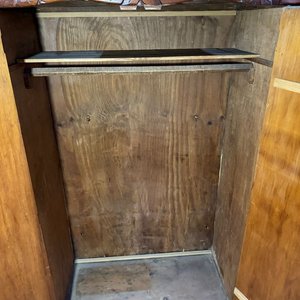 Ropero Antiguo Estilo Francés de Madera con 4 Puertas y Detalles Tallados - imagen 8