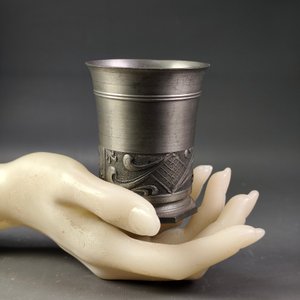Conjunto de 5 Vasos de Peltre con Decoración Relieve y Escenas Costumbristas - imagen 6