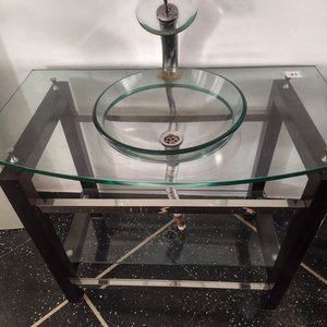 Lote siguiente: Lavatorio Completo de Vidrio con Mueble