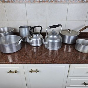 Gran Cantidad de Ollas, Cacerolas y Utensilios de Cocina en Aluminio - imagen 4