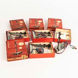 Lote siguiente: 4 cajas de señal ferroviaria, modelo semáforo marca Marklin, accesorio de maqueta de tren.