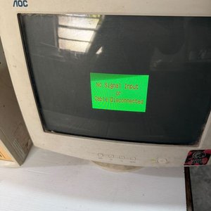 Lote de Artículos de Informática: 2 Torres, 2 Monitores, Teclado, Mouses, Micrófonos y Impresora - imagen 3