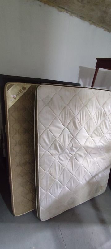Base Sommier con Dos Colchones de 2 Plazas