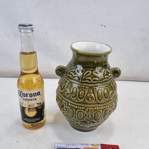 Vaso Decorativo Cerámica Esmaltada Verde con Relieve de Uvas y Hojas - imagen 2