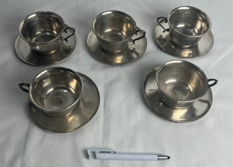 Juego de 5 Tazas de "Plata" con Platillos - Confitería Americana