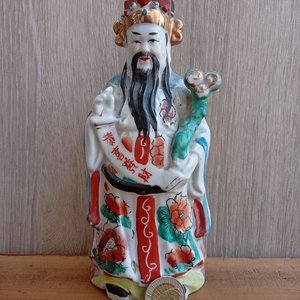 Lote siguiente: Figura de Porcelana Policromada: Deidad de la Fortuna o Sabio Fu Lu Shou (22 cm)