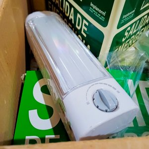 Kit de 27 Luces de Emergencia y Carteles de Salida - imagen 2
