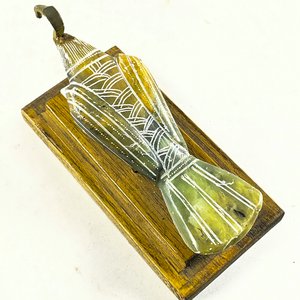 Figura de Ave Decorativa en Piedra y Bronce sobre Base de Madera - imagen 3