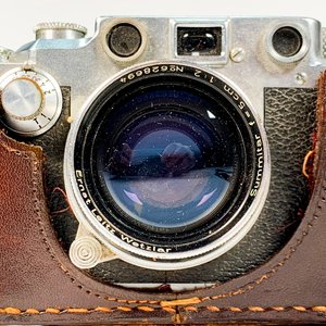Cámara Fotográfica Leica de los años 50 con Estuche de Cuero Marrón - imagen 4