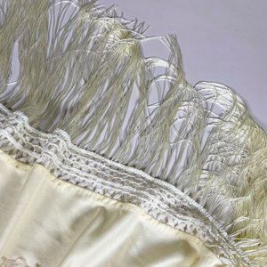 Mantilla de seda bordada con flecos - imagen 4