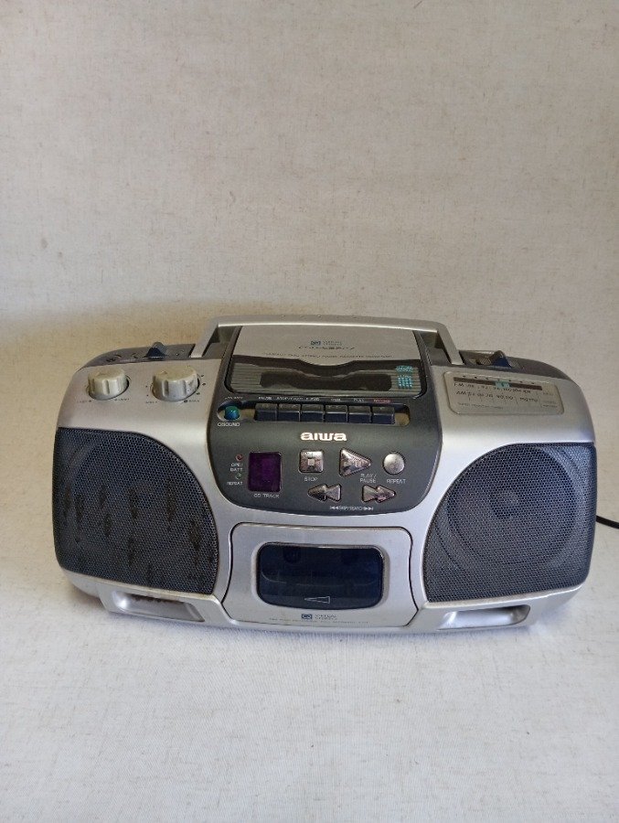 Lote siguiente: Radio Grabador AIWA - funcionando