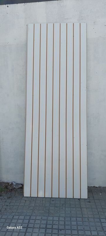 Lote siguiente: Panel de madera recortado