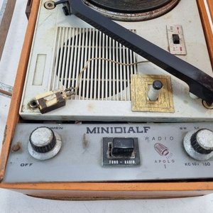 L 373 - 1 Pieza - Antiguo combinado radio y tocadiscos portátil de la firma 'Minidialf' - Apollo I, modelo valija de viaje con asa - imagen 4