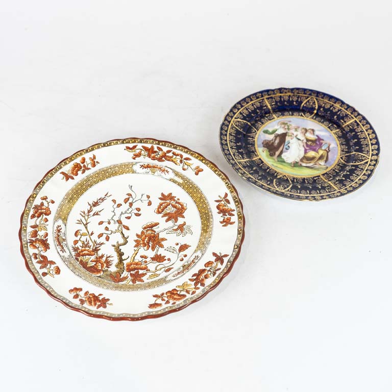 Lote anterior: Plato de porcelana Viejo Viena y otro de loza inglesa Copeland - Medidas: 22.5 y 18.5cm 