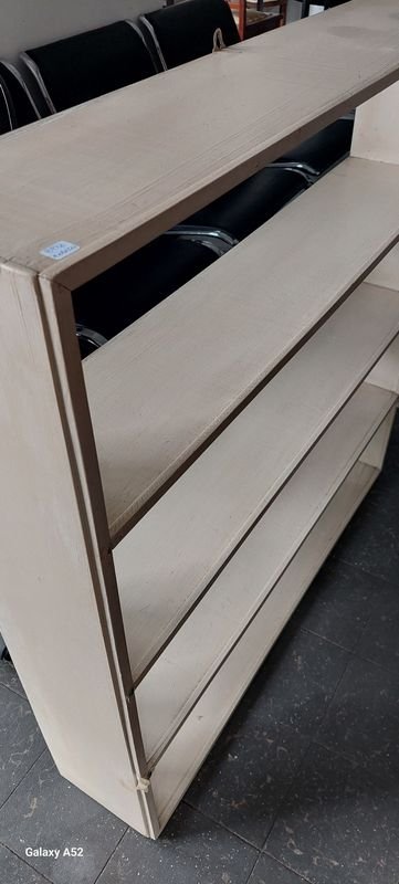 Estante biblioteca en madera color beige de gran tamaño - imagen 8