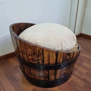 Asiento Puff Decorativo de Media Barrica de Madera Rústica con Almohadón - imagen 4