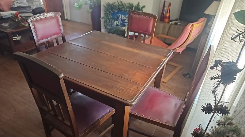 Mesa de comedor antigua de Roble con 4 sillas
