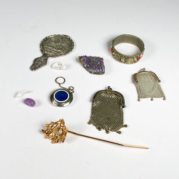 Lote anterior: Colección de accesorios de metal y piedras
