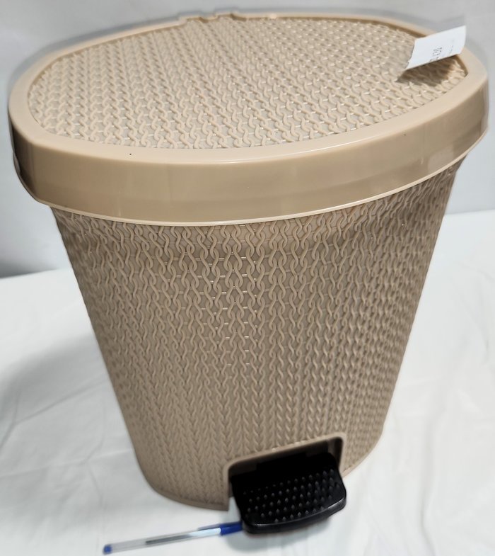 Papelera Plástica Beige con Tapa Batiente y Pedal