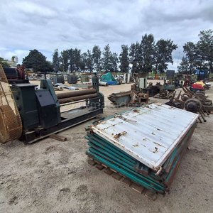 Lote siguiente: Lote de Maquinaria Industrial y Contenedores