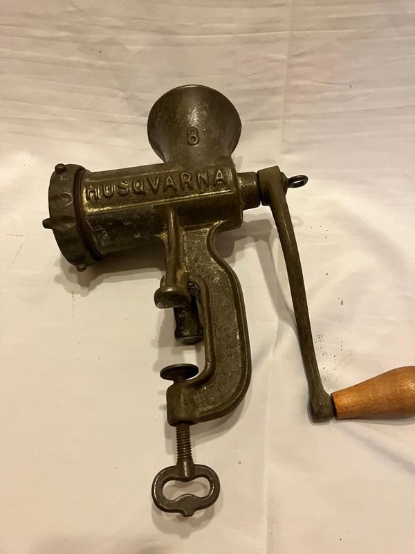 Antigua máquina picadora de carne manual