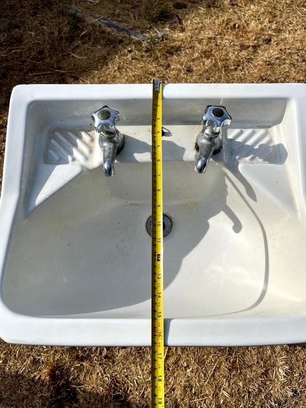 Juego de Baño Olmo de Loza Blanca: Lavatorio con Pedestal – Bidet – Inodoro y Antiguo Bidet de Loza Cisterna de Plástico - imagen 6
