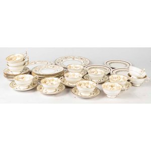 38 Piezas de porcelana inglesa Paragon. Diseño floral, borde dorado. 5 Piezas diferentes (Johnson Bros) 3 platos con fisuras, piezas manchadas. Medidas: 10x5 cm - imagen 1