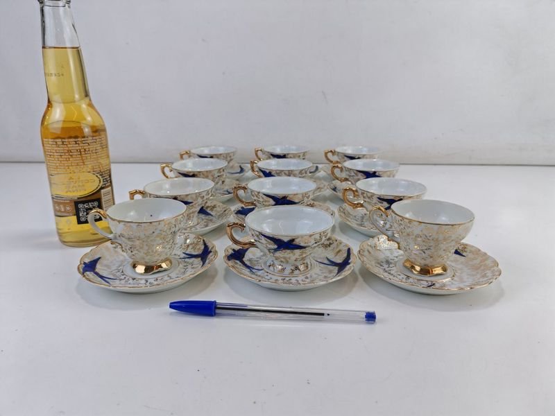 Conjunto de Tazas y Platos de Porcelana - imagen 2
