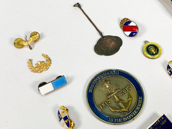 Colección de Medallas y Pines Diversos - imagen 3