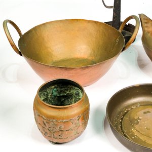 Lote de Ollas de Cobre y Bronce con Candeleros Vintage - imagen 2