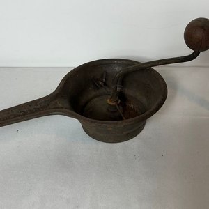 Lote siguiente: Molinillo de Legumbres Antiguo de Hierro Fundido