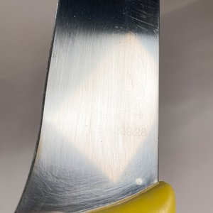 Cuchilla de Carnicero Victorinox Fibrox con Cabo Amarillo - imagen 4