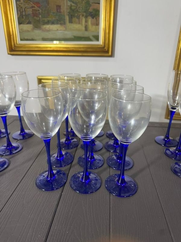 Crystal Cups Set with Ceramic Hand Sculptures - imagen 5