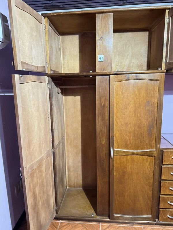Ropero de madera de 4 puertas, en buen estado - imagen 2