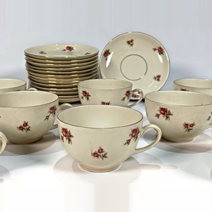 Juego de 8 Tazas de Té de Porcelana Bavaria Beige con Decoración Floral y 14 Platillos - imagen 3