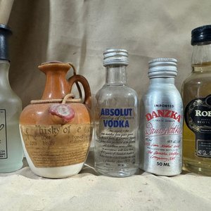 Lote anterior: Lote de 5 Botellas Miniatura de Licores Varios Selladas