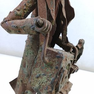 Escultura de Hierro 'Chilindro': Hombre con Grabador y Pipa - imagen 7