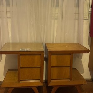 Lote anterior: Par de Mesas de Luz Vintage de Madera
