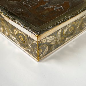 Cofre Alhajero Antiguo de Metal con Tapa Aguafuerte y Bordes Decorados - imagen 4