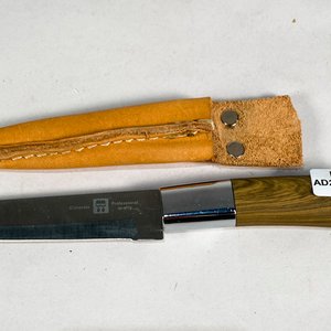 Lote anterior: Cuchilla con Vaina de Cuero Profesional Elaborate