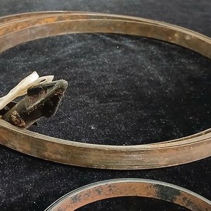 Lote de Accesorios Sanitarios: Juntas, Flejes Metálicos y Resorte de Tensión - imagen 4