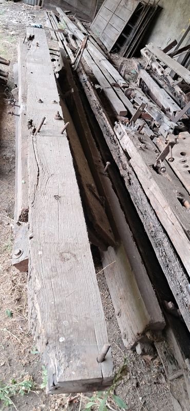Vagón de tren y larguero en mal estado - imagen 7