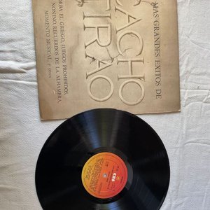 Lote anterior: Disco de Vinilo "Los Más Grandes Éxitos de Cacho Tirao"