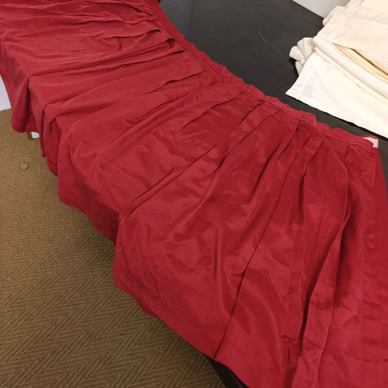 Lote anterior: Manta de mesa larga roja