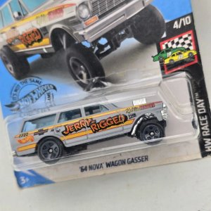Hot Wheels '64 Nova Wagon Gasser Jerry Rigged Colección - imagen 2