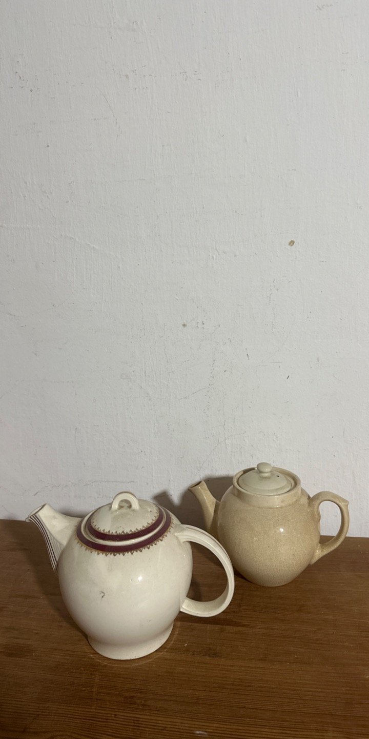 Lote de Dos Teteras de Cerámica Vintage