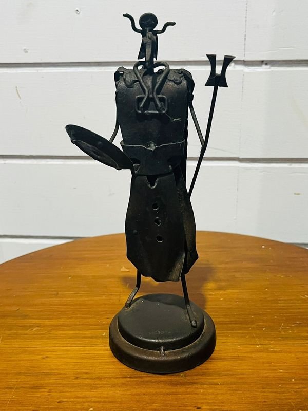 Lote siguiente: Escultura de Guerrero por Octavio Podesta