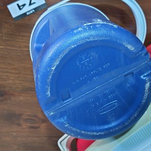Dos Conservadoras Rubbermaid para Camping: Roja y Azul - imagen 4