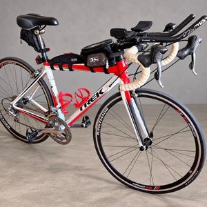 Bicicleta de Ruta Trek Rodado 28 con Acoples Aerobar y Accesorios - imagen 4